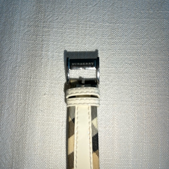 Burberry Watch BU1395 🤩 - Picture 6 of 6